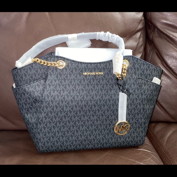 Michael Kors Handbags - Michael Kors Jet Set Tote Bag